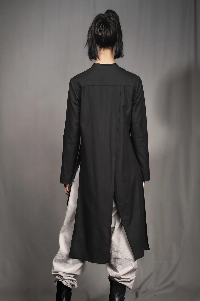 eigensinnig wien | PJ | Leichte, asymmetrische, schwarze Designer-Longbluse aus Baumwolle