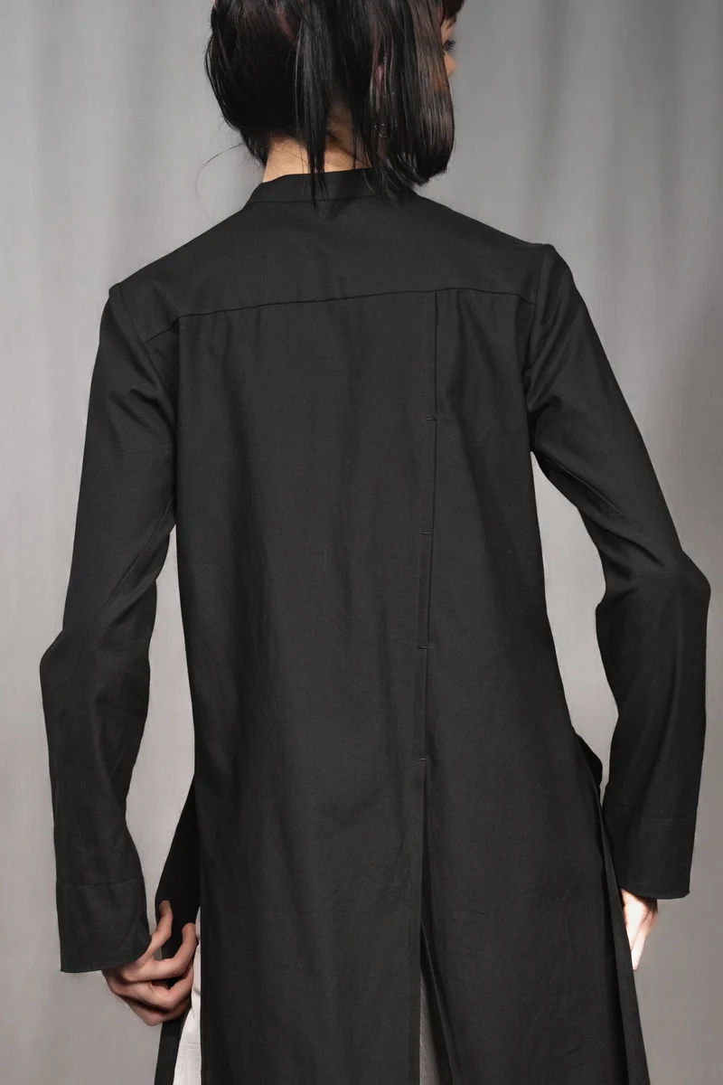 eigensinnig wien | PJ | Leichte, asymmetrische, schwarze Designer-Longbluse aus Baumwolle