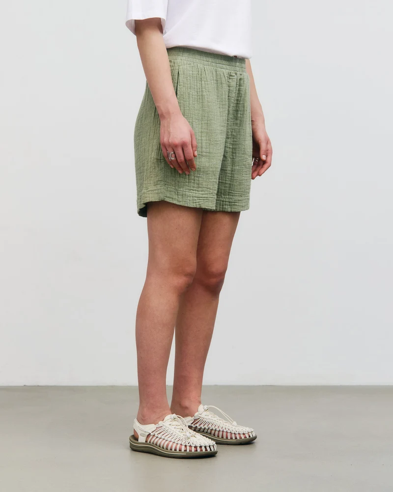Grüne Musselin Shorts aus Bio-Baumwolle von Rotholz