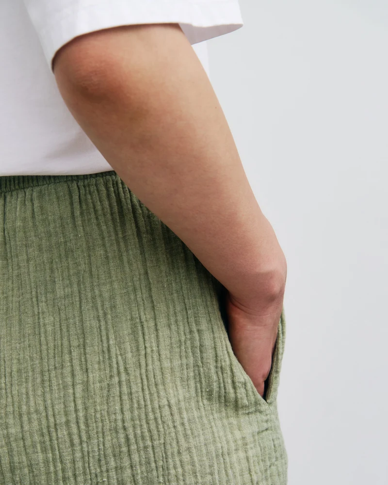 Grüne Musselin Shorts aus Bio-Baumwolle von Rotholz