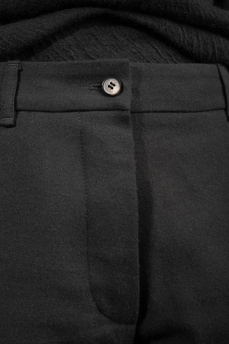 eigensinnig wien | Victoria | Schwarze, schmale Damen Anzug-Wollhose aus exklusiver japanischer Wolle
