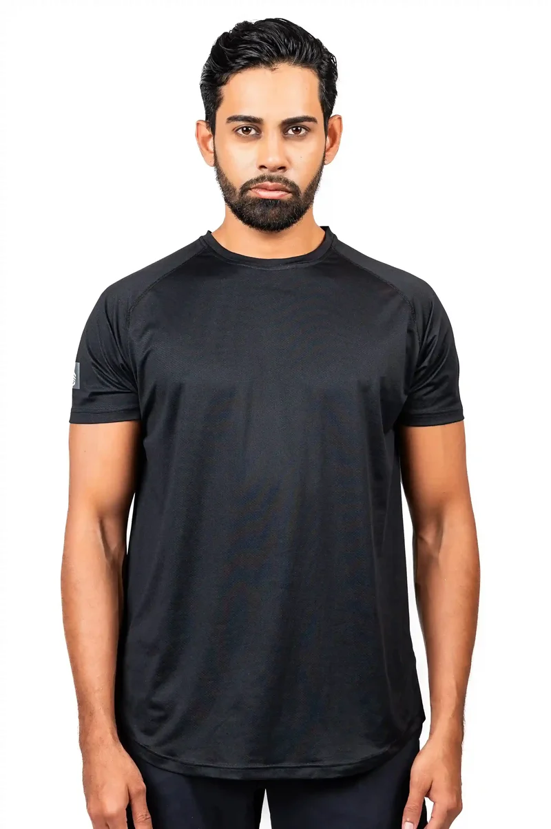 Schwarzes Shirt Gravity Improved aus recyceltem Polyester von Nivays