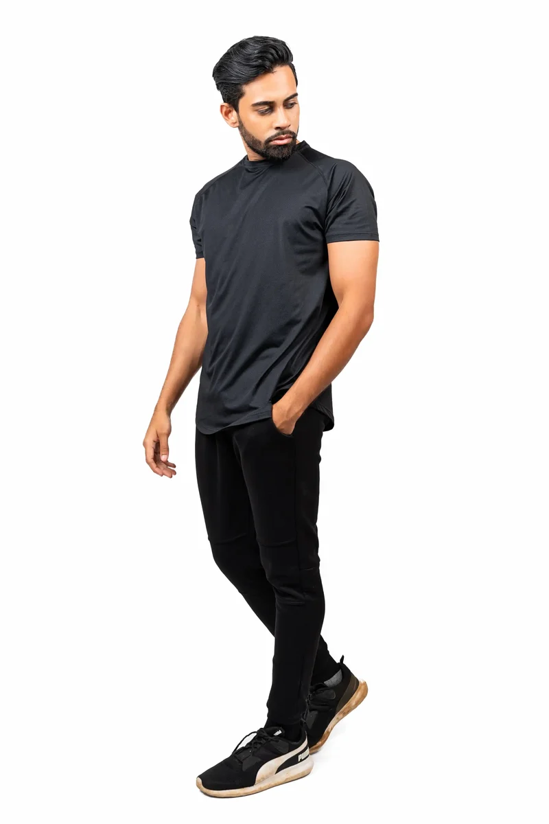 Schwarzes Shirt Gravity Improved aus recyceltem Polyester von Nivays