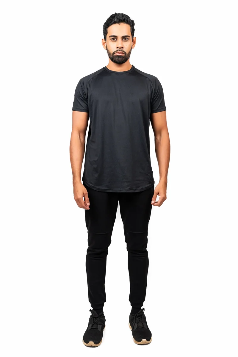 Schwarzes Shirt Gravity Improved aus recyceltem Polyester von Nivays