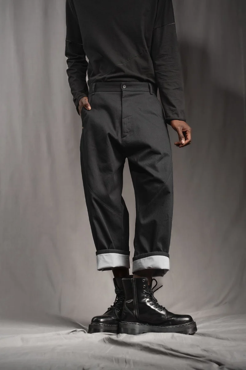 eigensinnig wien | Quarles | Schwarze, leichte Designer Cropped Baggy Pants aus Baumwolle