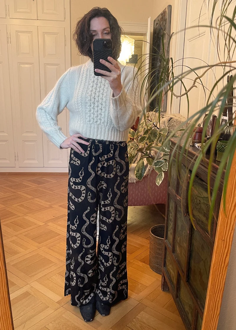 Schwarze Hose Milan Medusa aus Lyocell von Komana