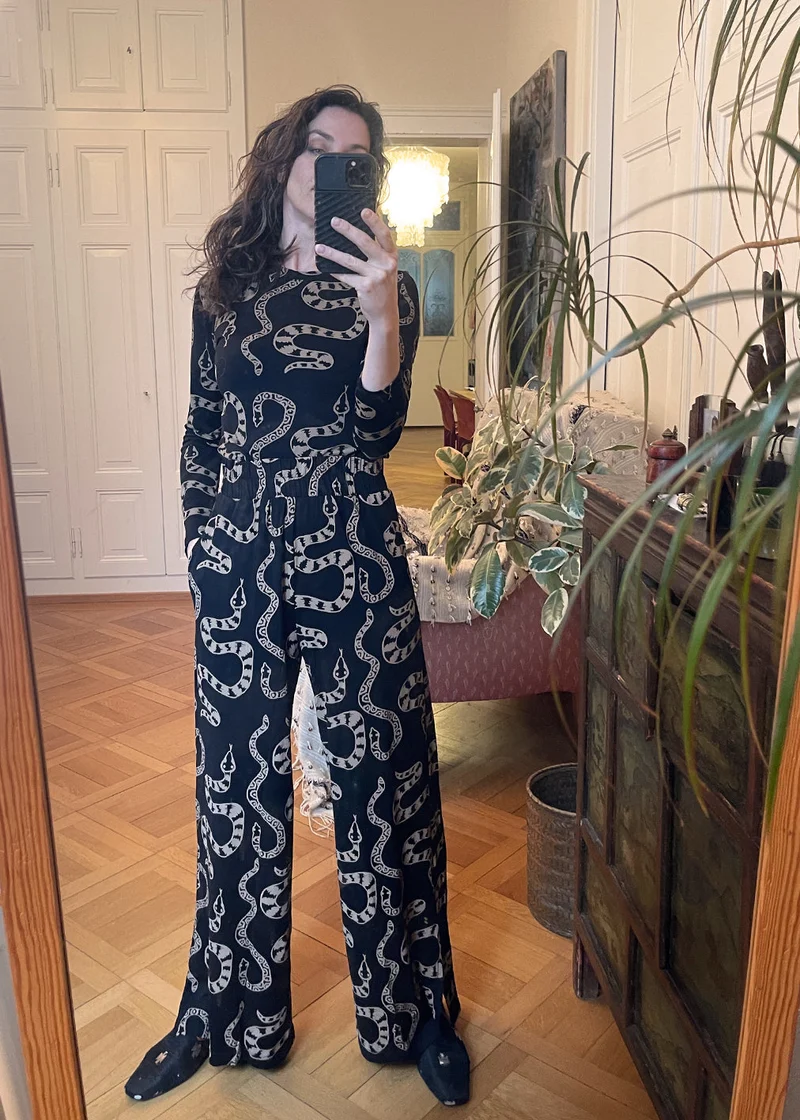 Schwarze Hose Milan Medusa aus Lyocell von Komana