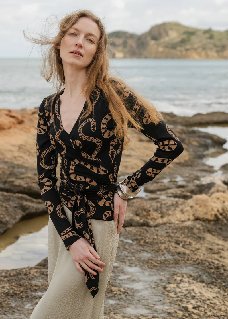 Schwarzer Cardigan Ballet Medusa aus Lyocell von Komana
