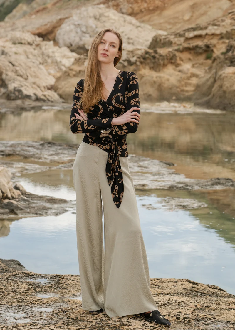 Schwarzer Cardigan Ballet Medusa aus Lyocell von Komana