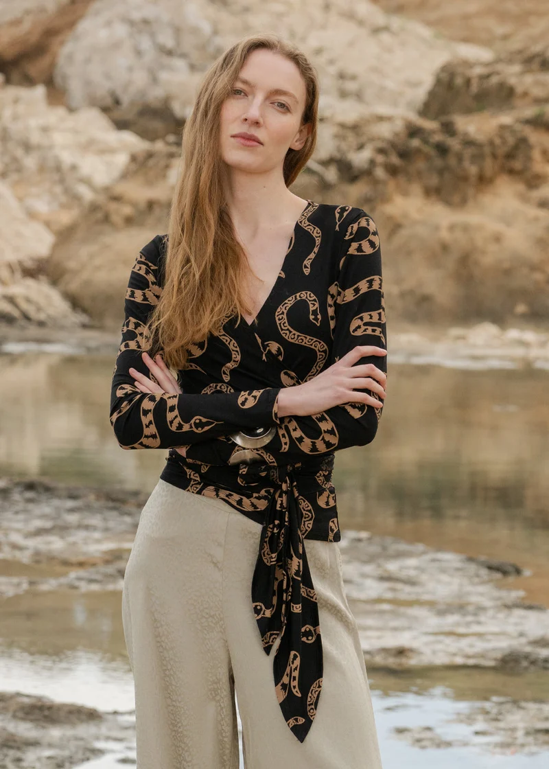 Schwarzer Cardigan Ballet Medusa aus Lyocell von Komana