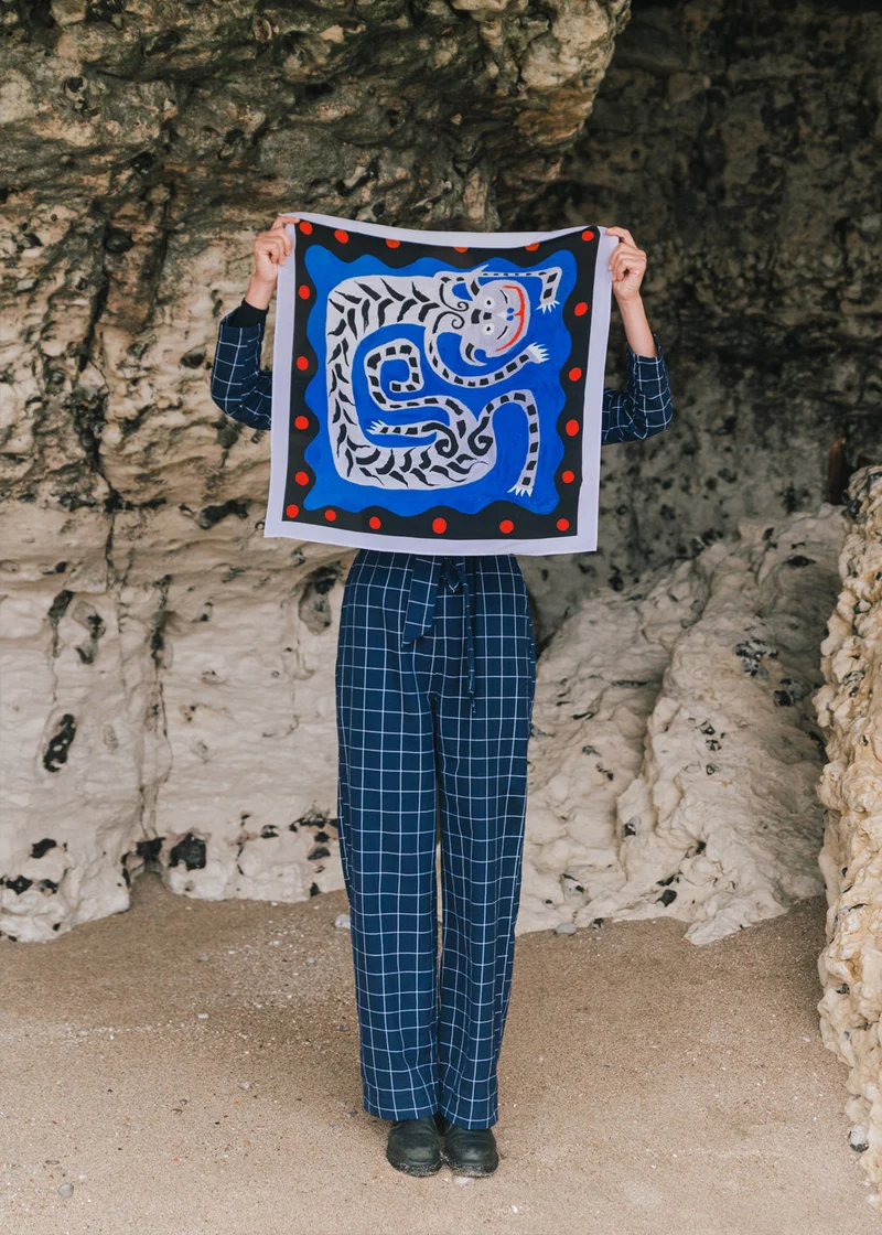 Foulard Blue Dragon aus Ahimsa Friedensseide von Komana