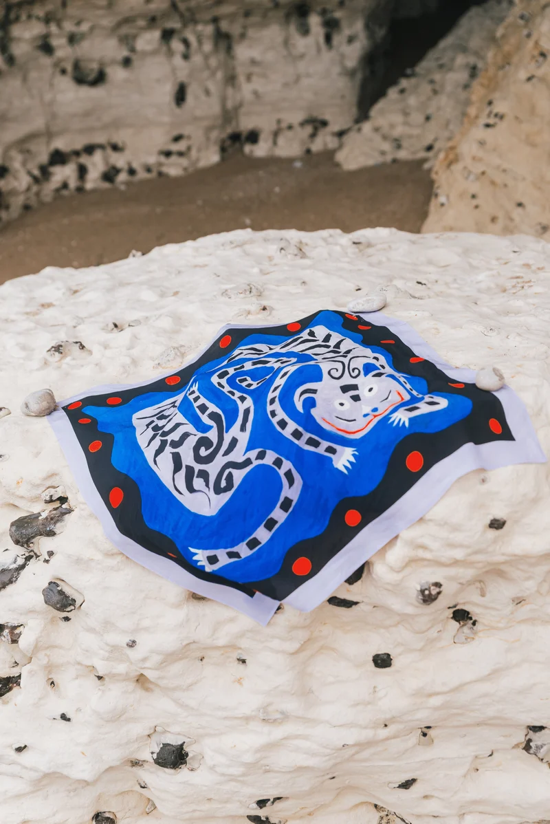 Foulard Blue Dragon aus Ahimsa Friedensseide von Komana