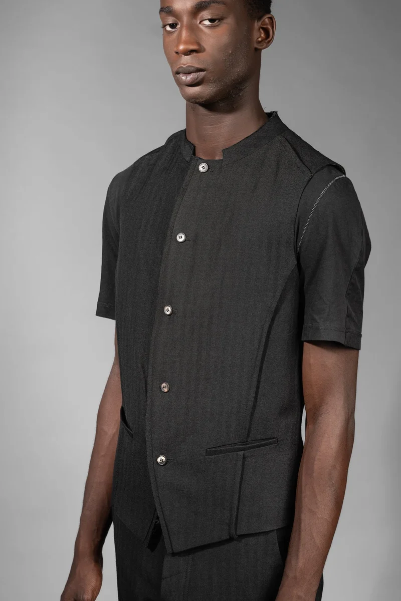 eigensinnig wien | Bartleby | Schwarze Designer Anzugweste für Herren mit Streifen aus japanischem Wolle-Leinen-Mix