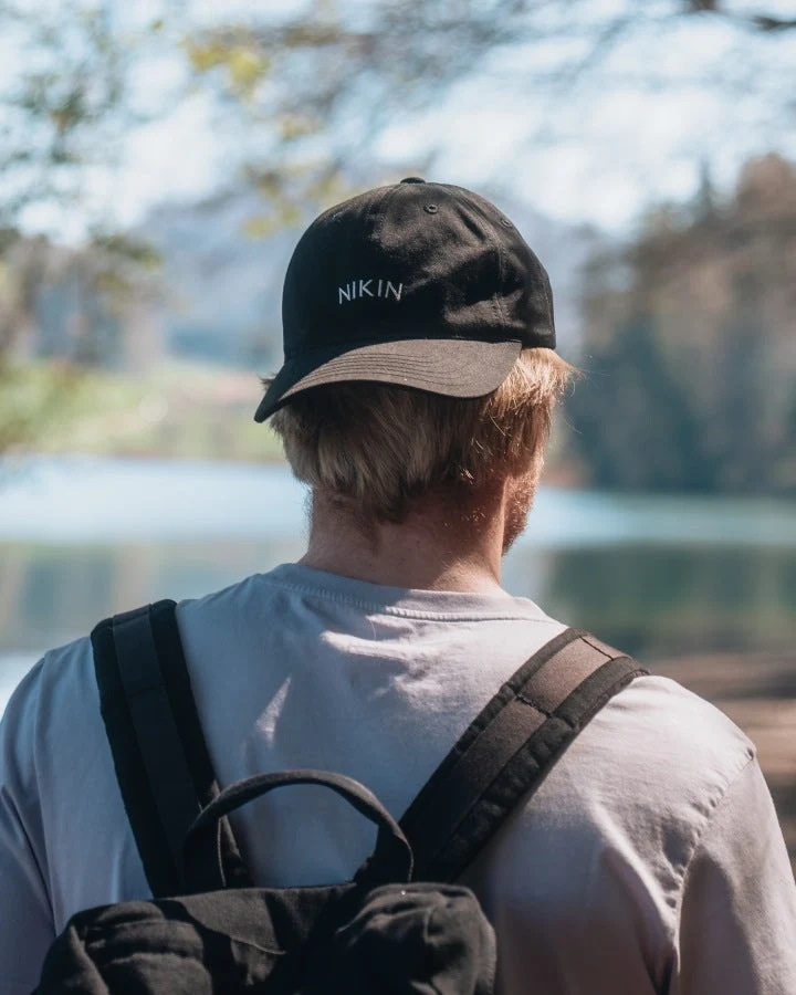 Schwarze Cap Tree Dad aus 100% Bio-Baumwolle von Nikin
