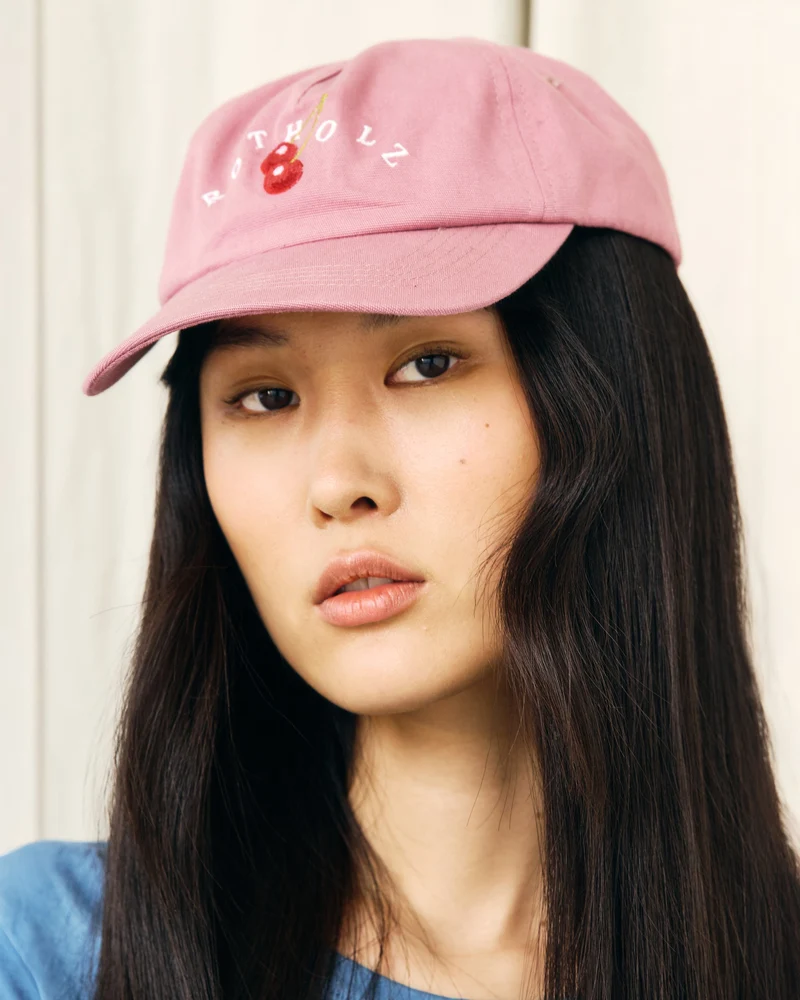 Pinke Cap Floppy Cherry Logo aus Bio-Baumwolle von Rotholz