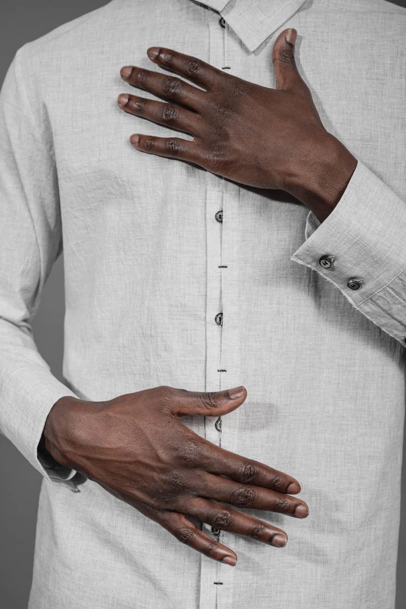 eigensinnig wien | Wittgenstein | Weißes Herren Designerhemd mit unkonventionellem Kragen aus japanischer Baumwolle