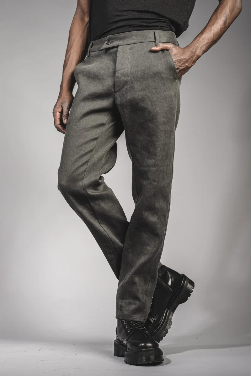 eigensinnig wien | Egger | Außergewöhnliche Designer-Jeans für Herren in Moosgrau