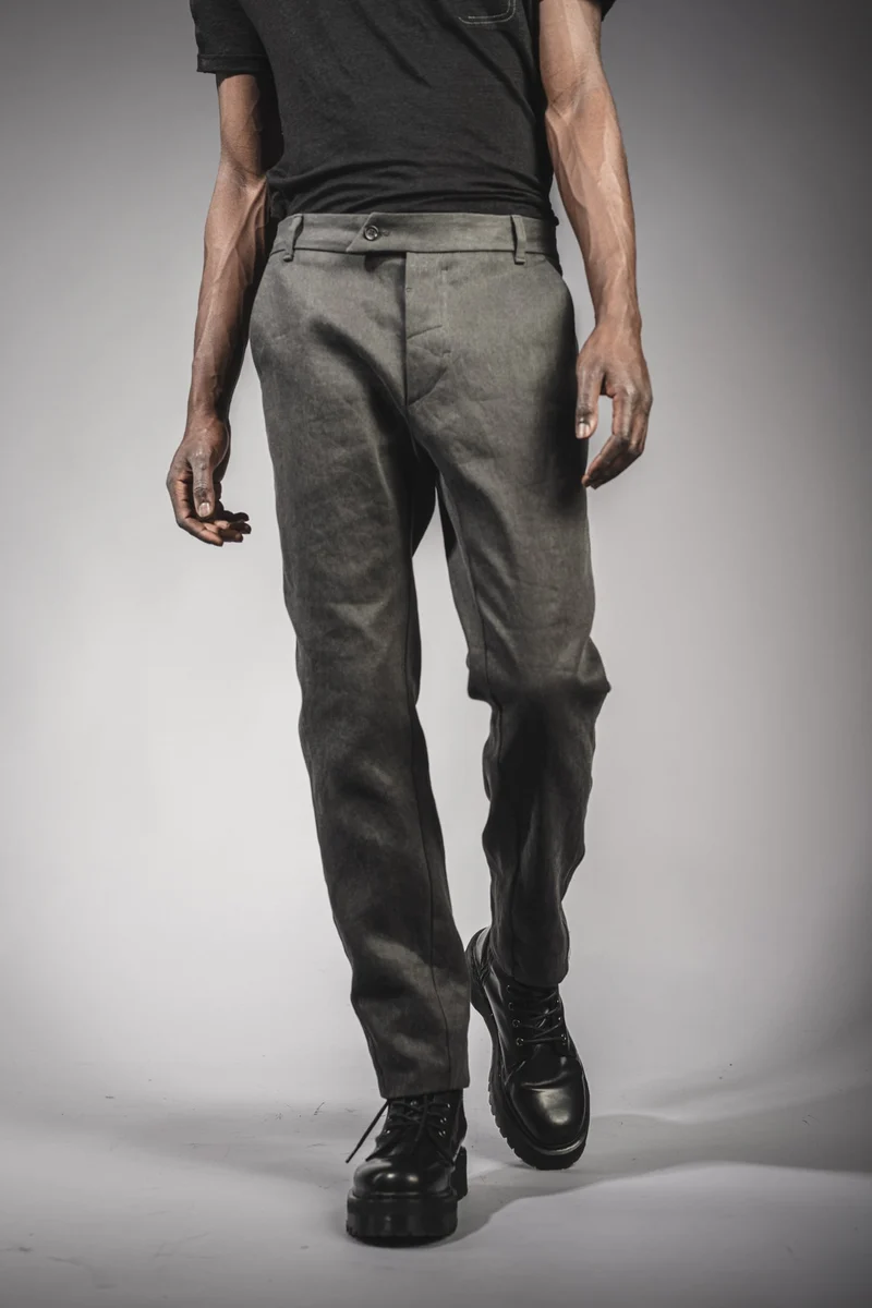 eigensinnig wien | Egger | Außergewöhnliche Designer-Jeans für Herren in Moosgrau