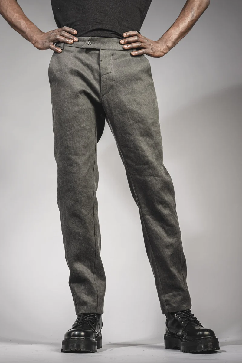 eigensinnig wien | Egger | Außergewöhnliche Designer-Jeans für Herren in Moosgrau