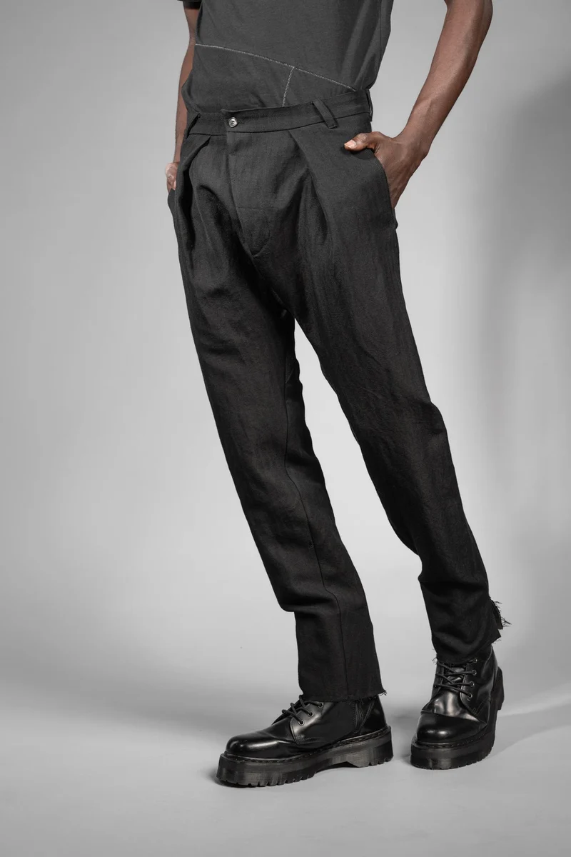 eigensinnig wien | Goethe | Schwarze Drop Crotch Pants mit Bundfalten aus japanischem Wolle-Leinen-Mix