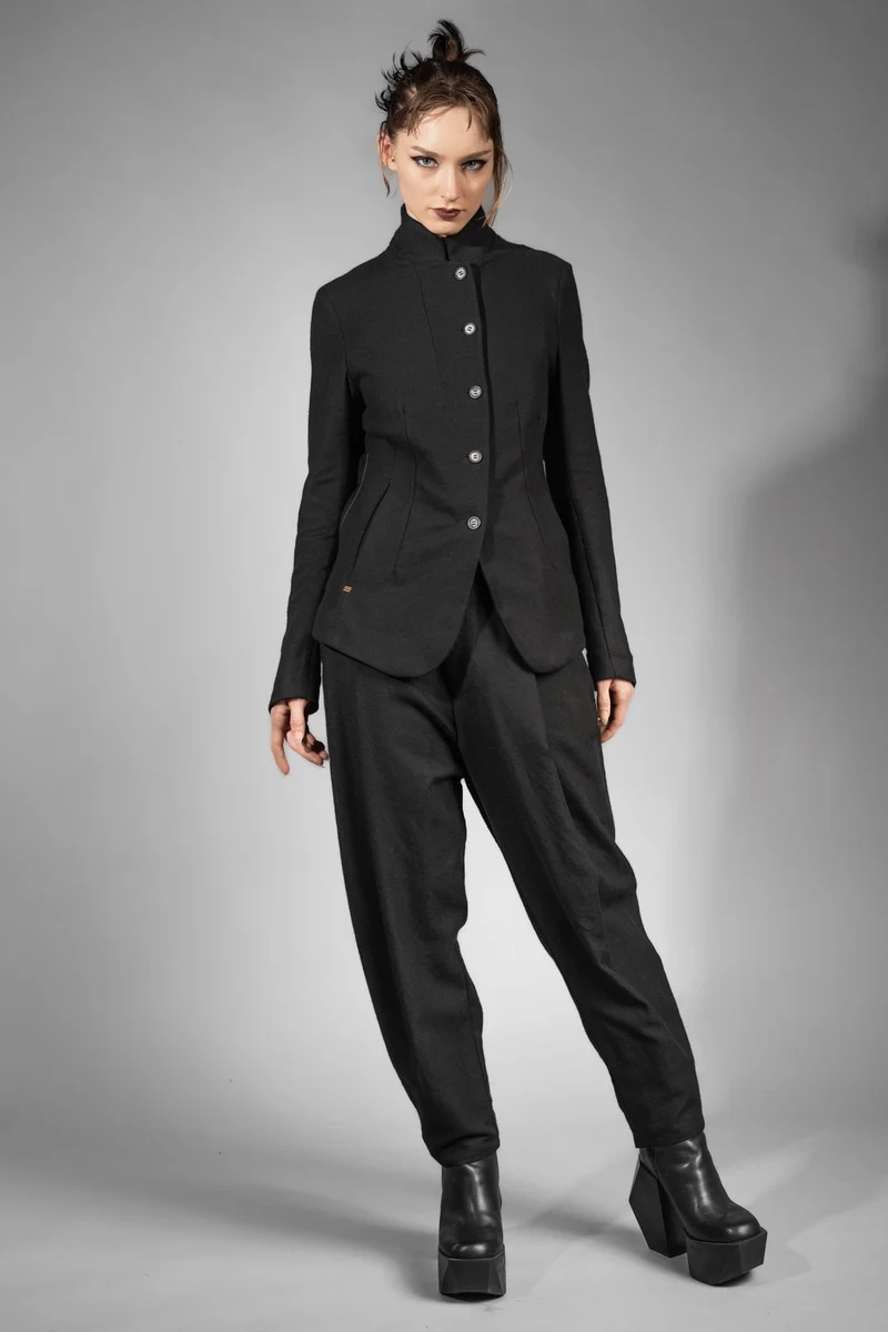 eigensinnig wien | ChiCar | Schwarzer Designer Damen-Woll-Anzug mit Baggy Hose
