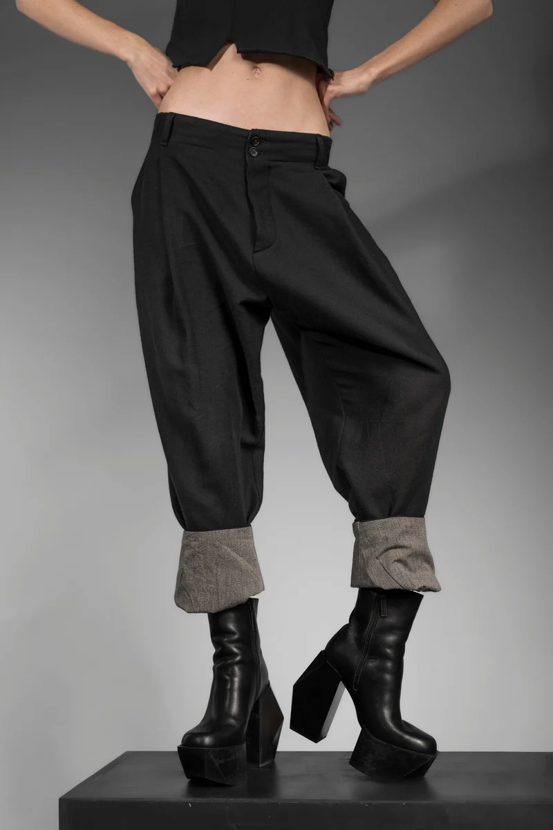 eigensinnig wien | ChiCar | Schwarzer Designer Damen-Woll-Anzug mit Baggy Hose
