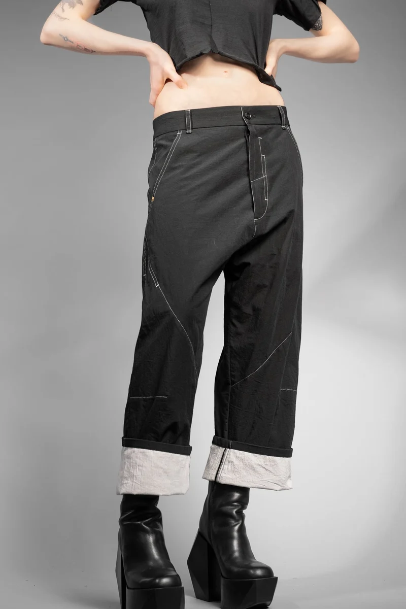 eigensinnig wien | Quarles | Schwarze Designer Baggy Pants aus japanischer Baumwolle