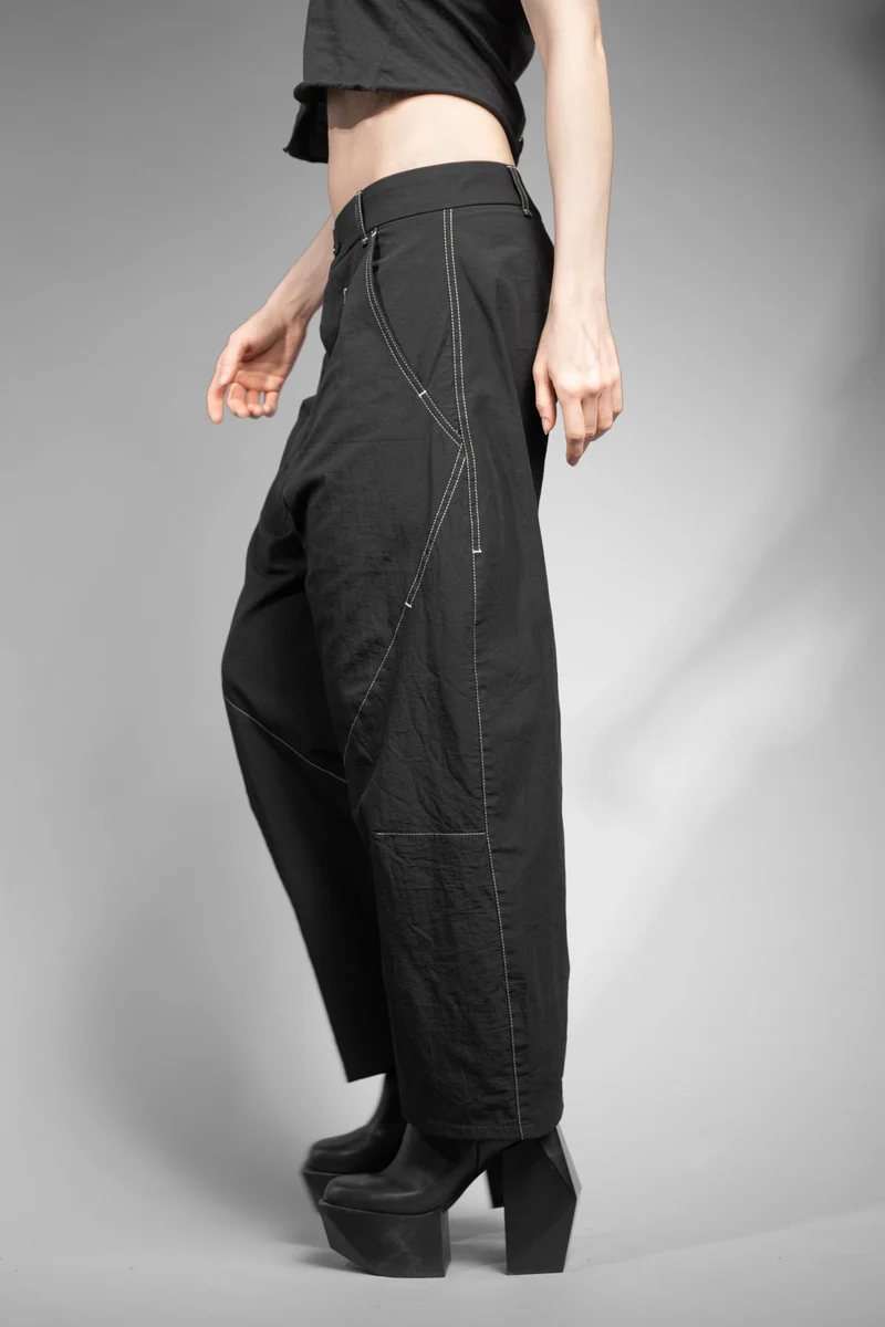 eigensinnig wien | Quarles | Schwarze Designer Baggy Pants aus japanischer Baumwolle