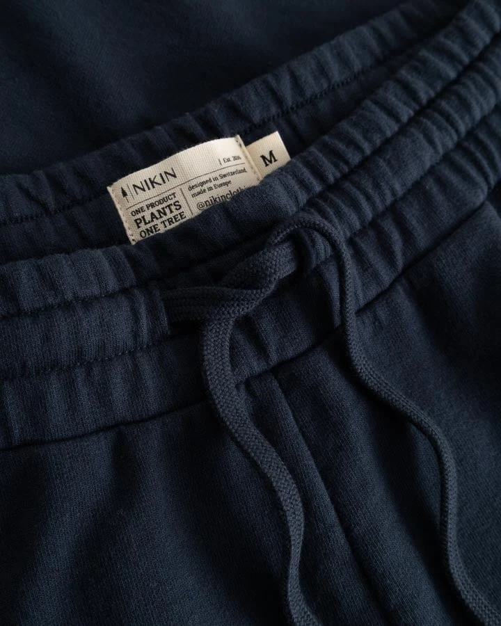 Dunkelblaue Shorts Tree aus 100% Bio-Baumwolle von Nikin