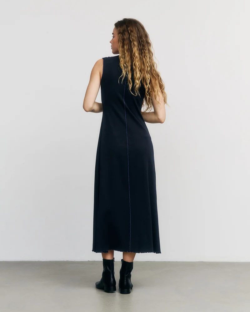 Schwarzes Kleid Pin-Tucked aus Bio-Baumwolle von Rotholz