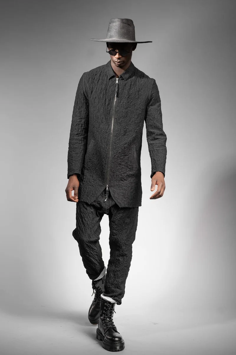 eigensinnig wien | MonRoq | Extravaganter, schwarzer Herren Designer Anzug mit Drop Crotch Pants aus japanischer Baumwolle