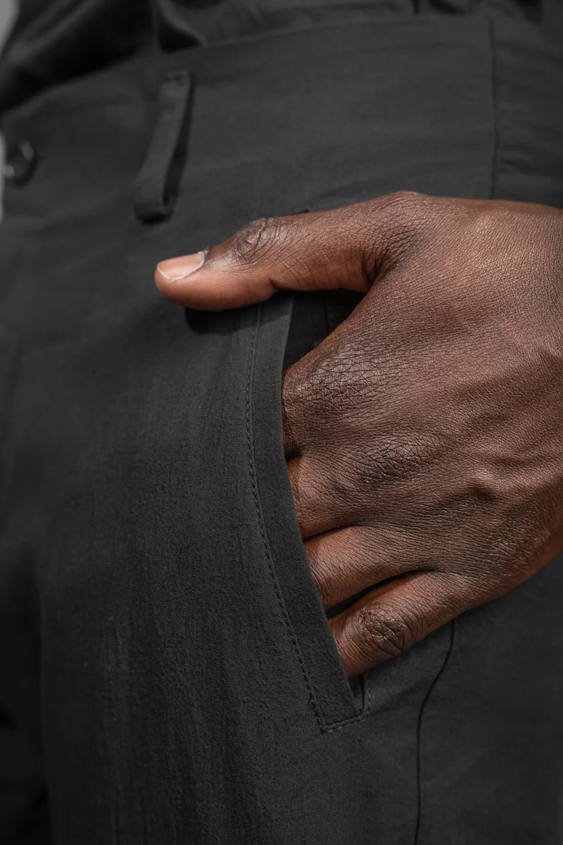 eigensinnig wien | Gropius | Elegante, schwarze Designer Herren-Chino Hose aus japanischer Baumwolle