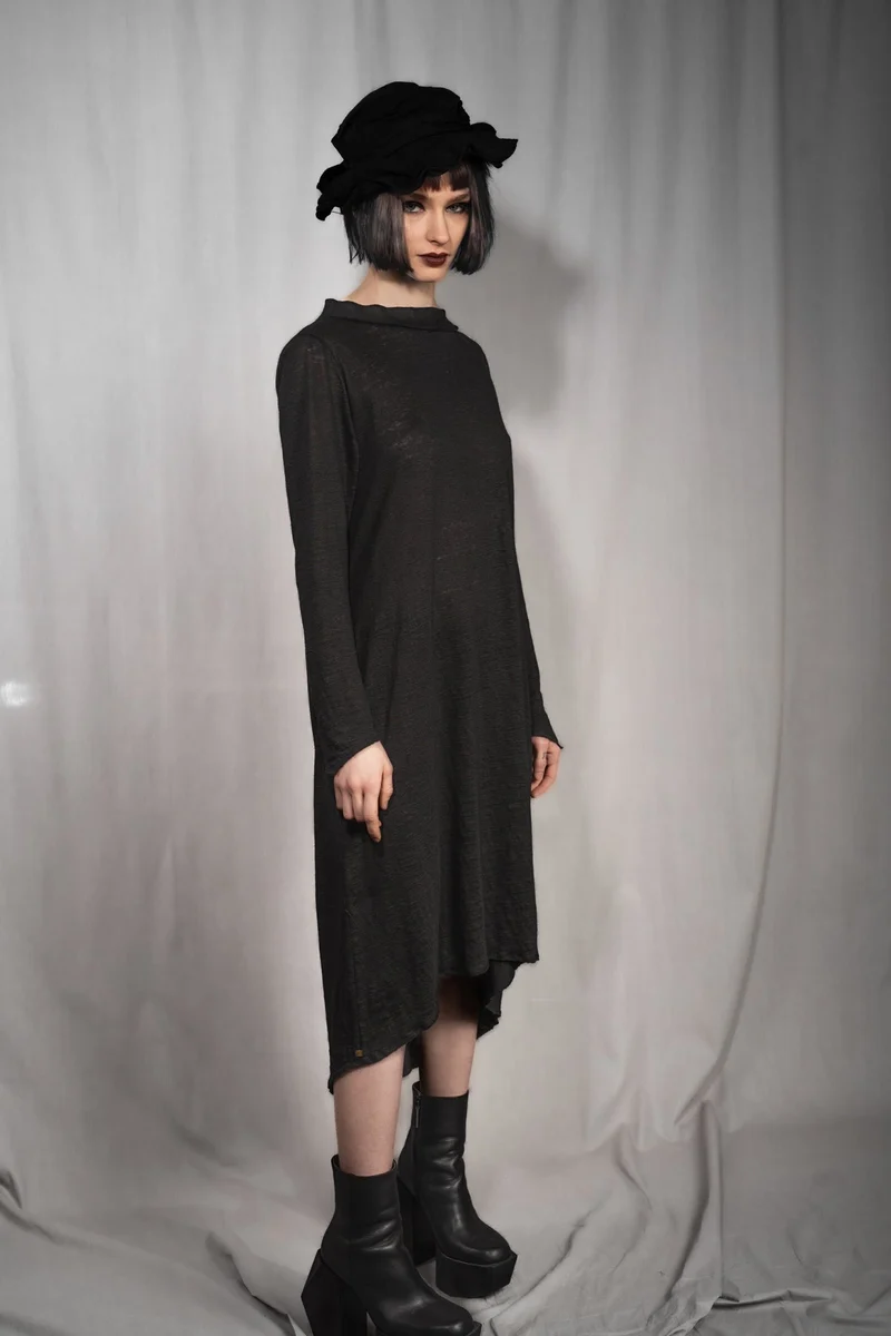 eigensinnig wien | Davis | Exklusives, schwarzes Designer Leinenkleid aus Feinstrick