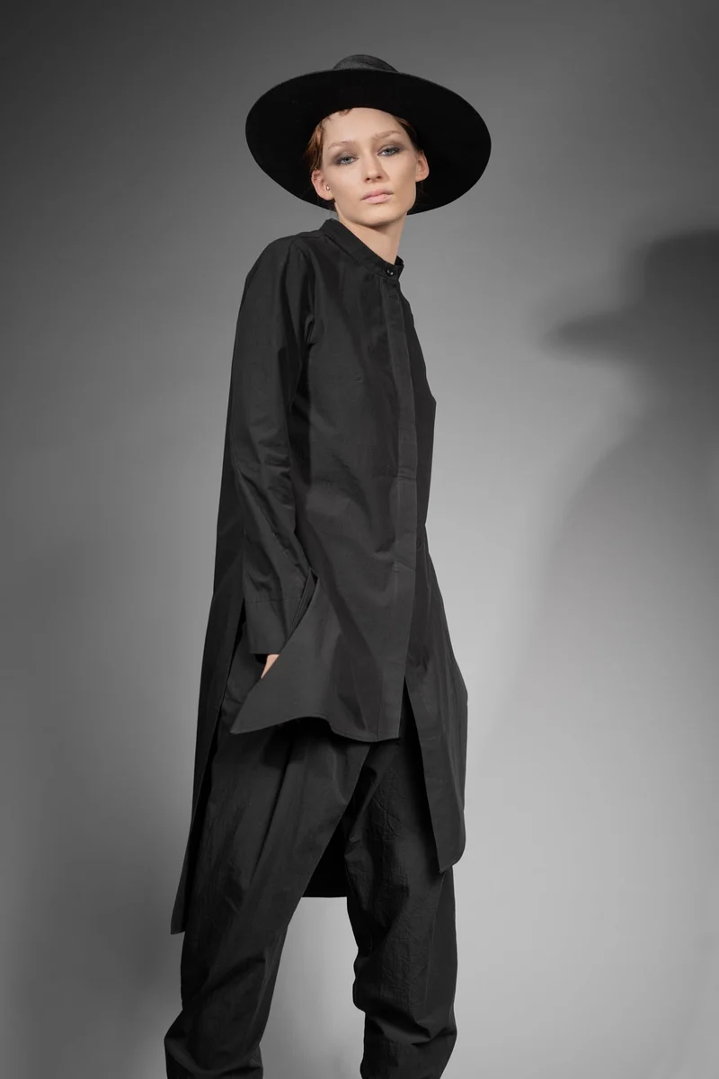 eigensinnig wien | PJ | Asymmetrische, schwarze Designer-Longbluse aus japanischer Baumwolle
