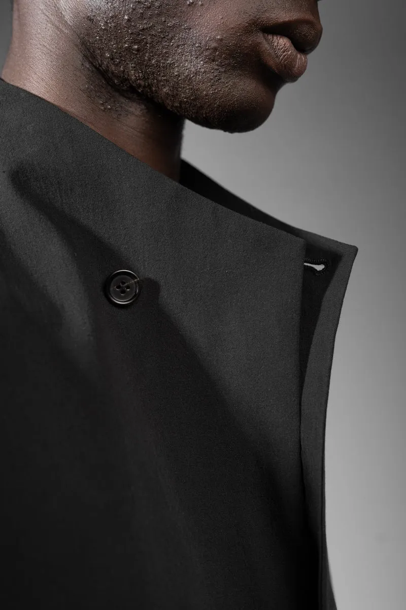eigensinnig wien | BarChi | Schwarzer Designer Herrenanzug mit Drop Crotch Pants und Kurzmantel