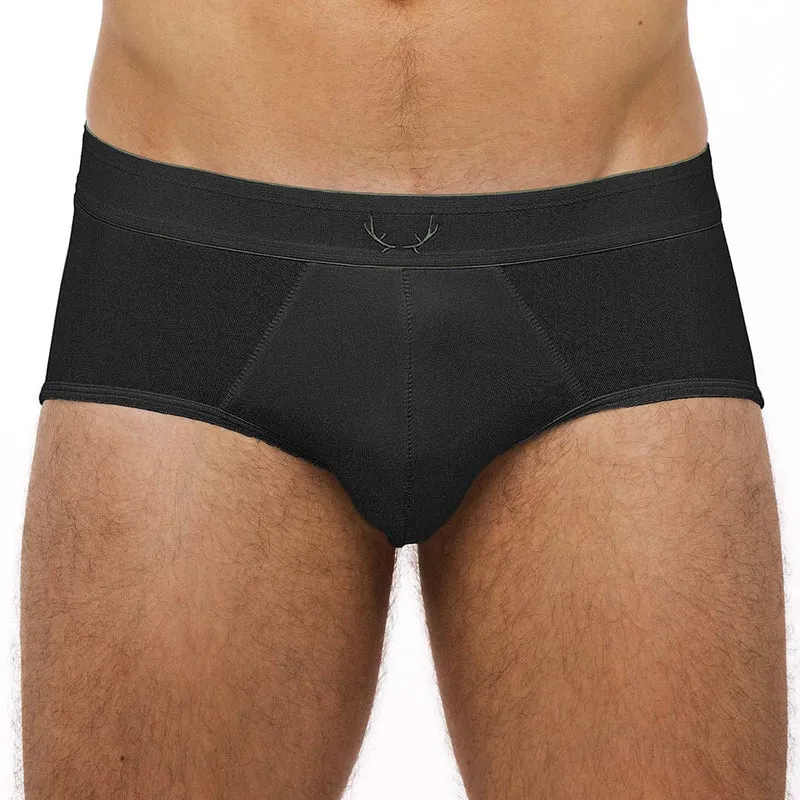 Schwarze Unterhose aus recycelter Baumwolle von Bluebuck