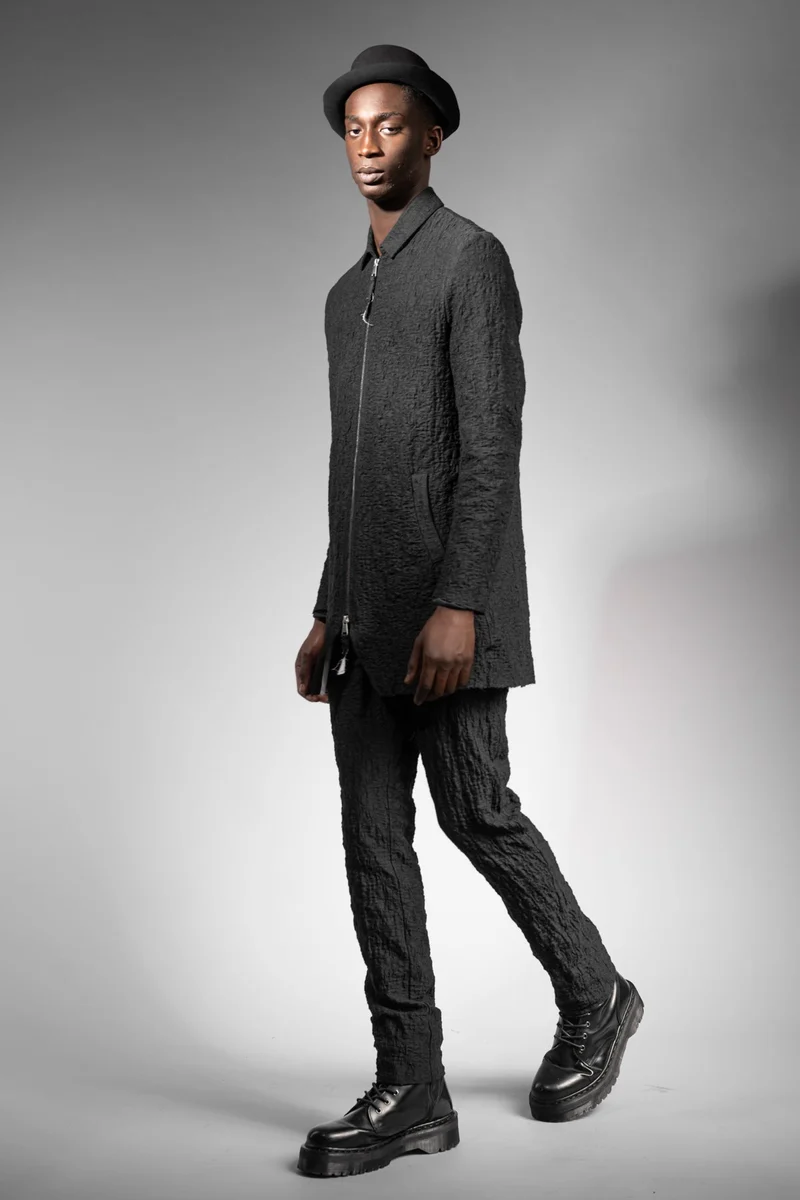 eigensinnig wien | Roquentin | Extravagante, schwarze Designer Herren-Langjacke aus japanischer Baumwolle