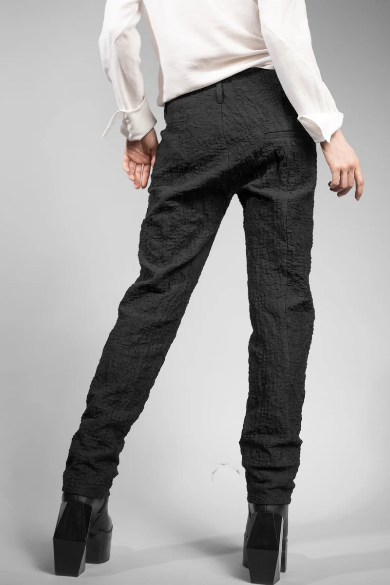 eigensinnig wien | Didion | Extravagante, schwarze Damen-Chinohose aus exklusiver japanischer Baumwolle