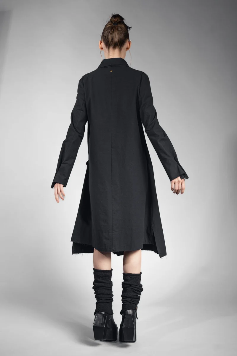 eigensinnig wien | Athena | Elegantes Mantelkleid in exklusivem Design aus schwarzer Seide