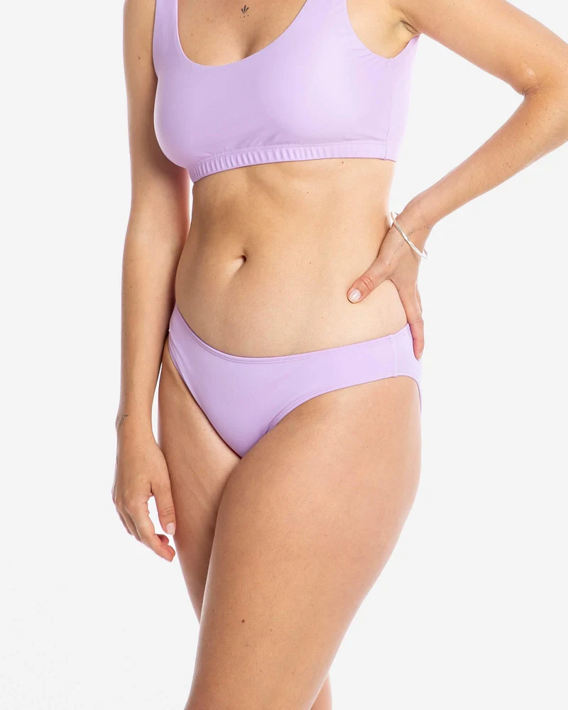 Lila Bikiniunterteil aus nachhaltigem Econyl von Matona