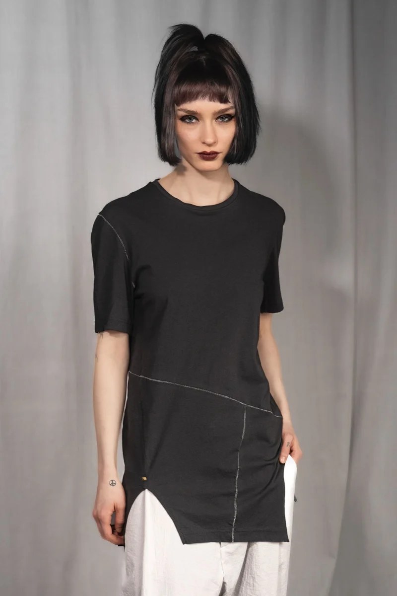 eigensinnig wien | Artmann | Schwarzes, avantgardistisches Long-T-Shirt aus Baumwolle