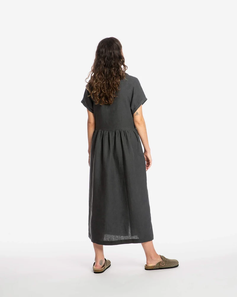 Schwarzes Kleid aus 100% Leinen von Matona