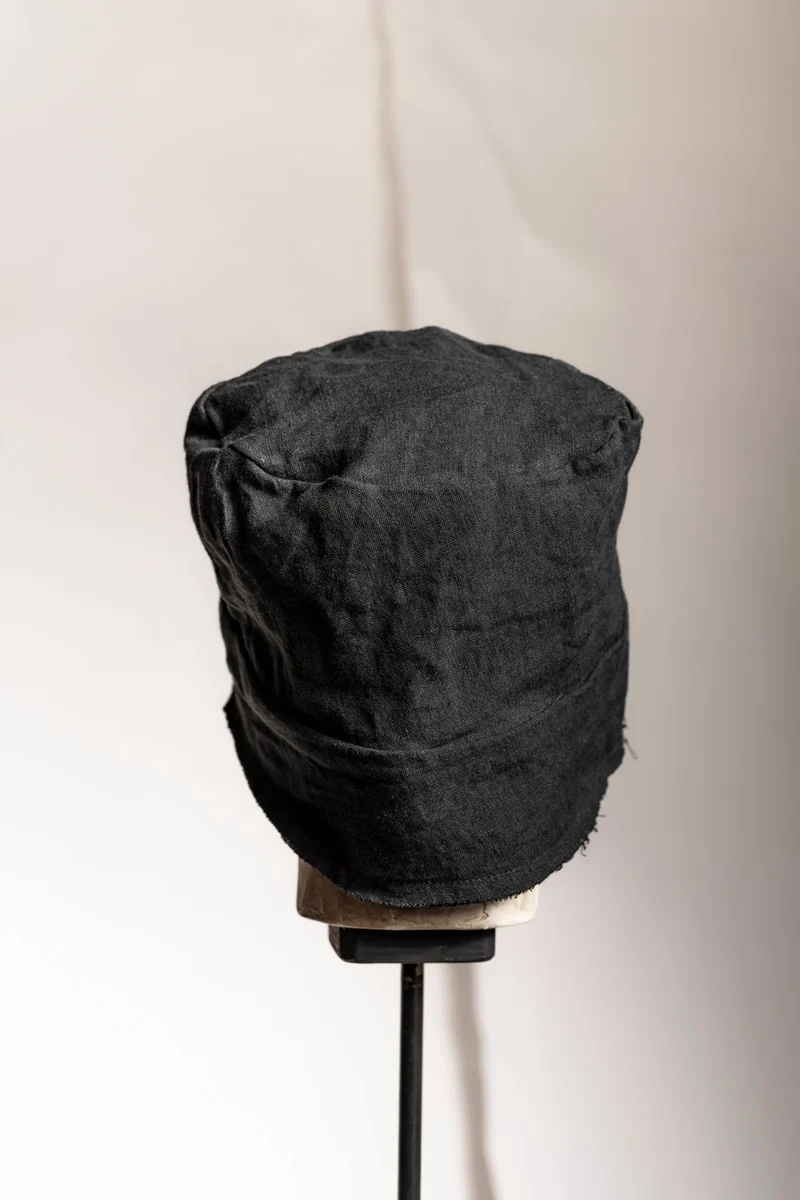 eigensinnig wien | Chaplin | Außergewöhnlicher Designer Fischerhut aus Leinen in Schwarz
