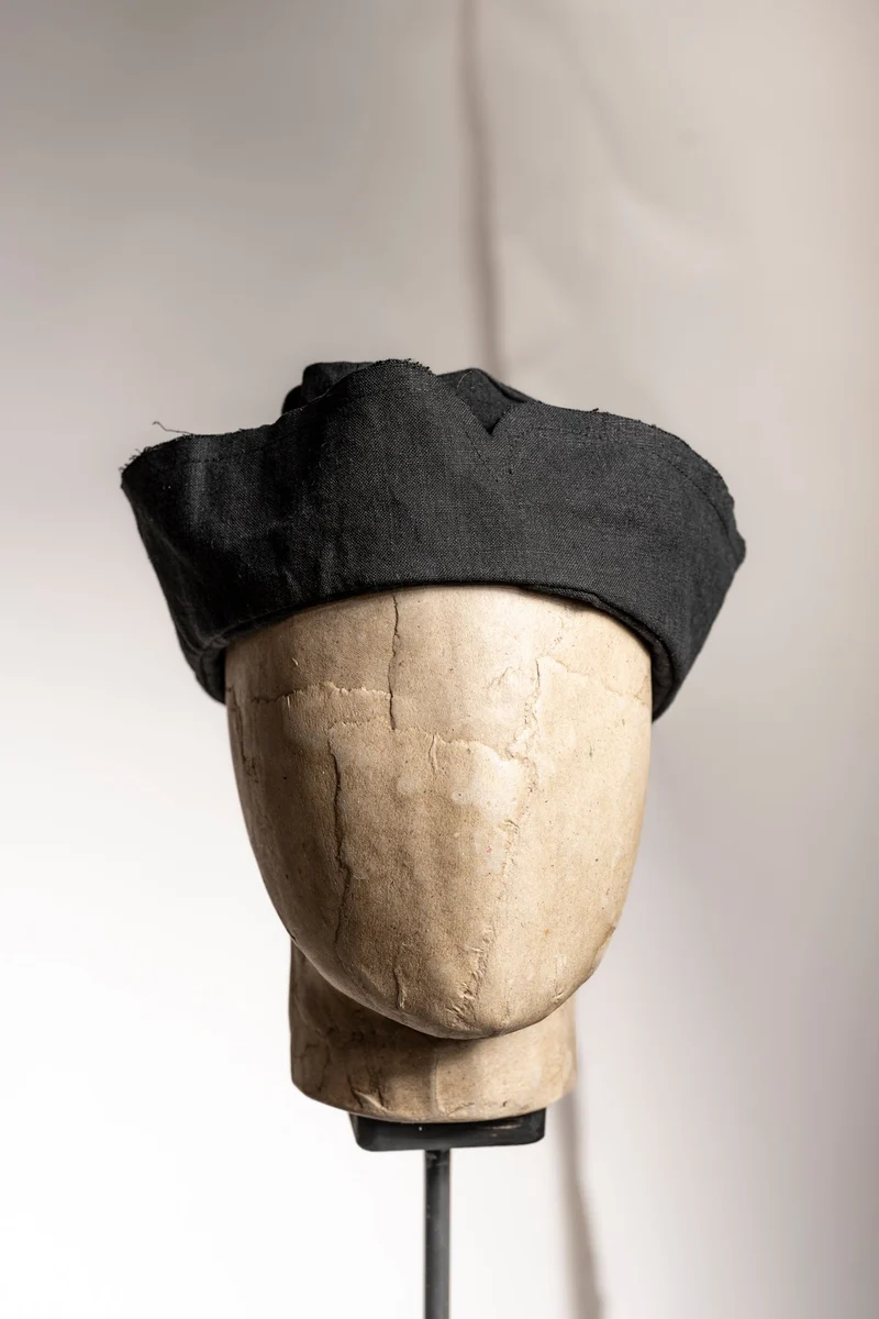 eigensinnig wien | Chaplin | Außergewöhnlicher Designer Fischerhut aus Leinen in Schwarz