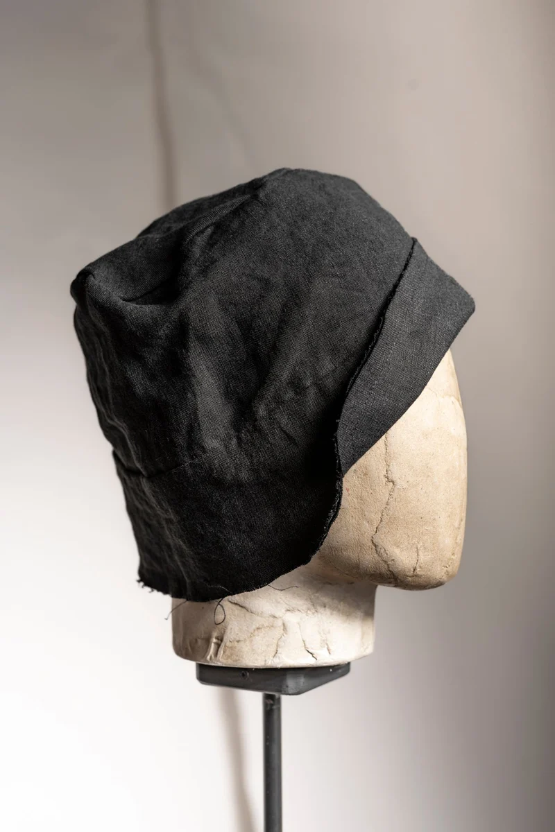 eigensinnig wien | Chaplin | Außergewöhnlicher Designer Fischerhut aus Leinen in Schwarz