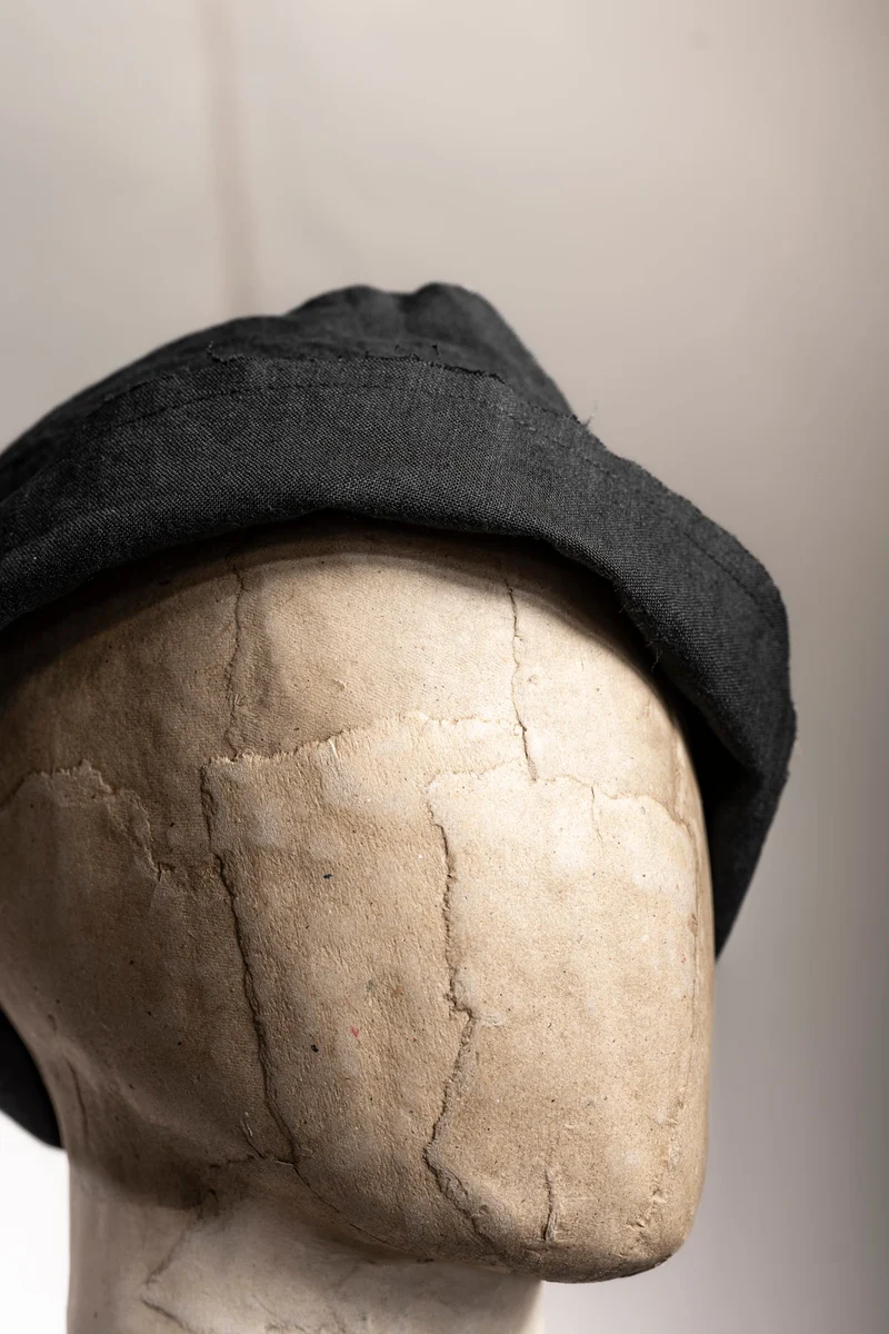 eigensinnig wien | Chaplin | Außergewöhnlicher Designer Fischerhut aus Leinen in Schwarz