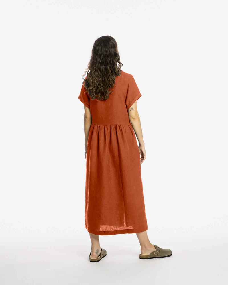 Rotbraunes Kleid aus 100% Leinen von Matona