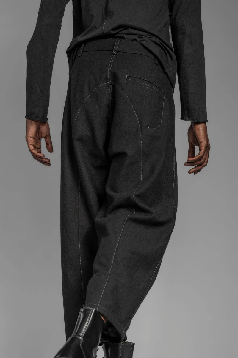 eigensinnig wien | Quarles | Elegante Designer Baggy Pants in Schwarz aus japanischer Wolle
