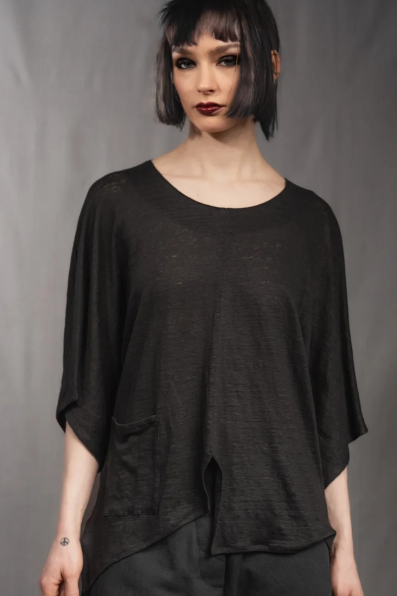 eigensinnig wien | Zizek | Skulpturales, schwarzes Oversize T-Shirt für Damen aus Leinen