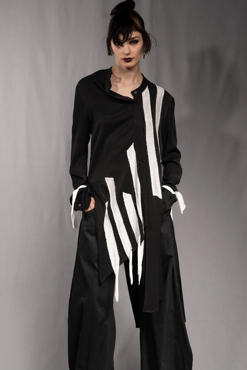 eigensinnig wien | PJ | Elegantes Blusenkleid im extravaganten Grunge Style